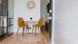 Dining - Cozy “Good Vibes” Studio – Near Downtown Seattle (Seattle)