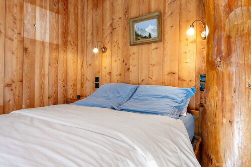 Le Marmotton Gîte – Chalet Les Abeillos, Mountain View Retreat for 2