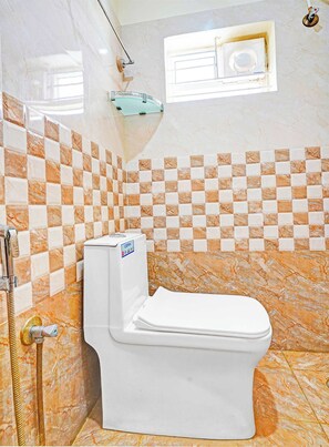 Ducha, artículos de tocador gratuitos, secador de pelo, toallas