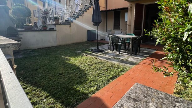 Outdoor dining - Vrbo Property (Ponsacco)