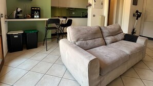Living area - Vrbo Property (Ponsacco)
