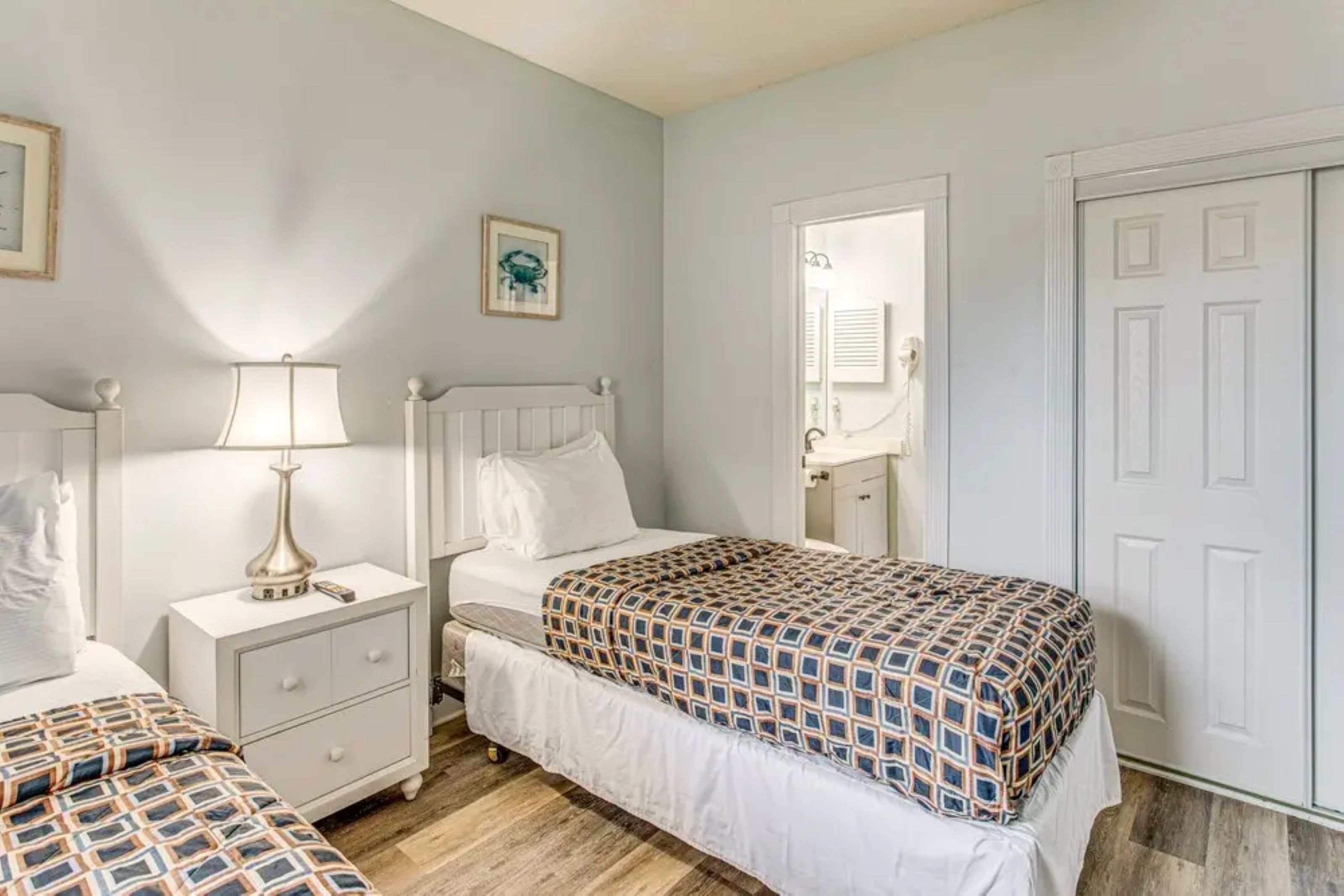 2 bedrooms, WiFi (free), bed sheets