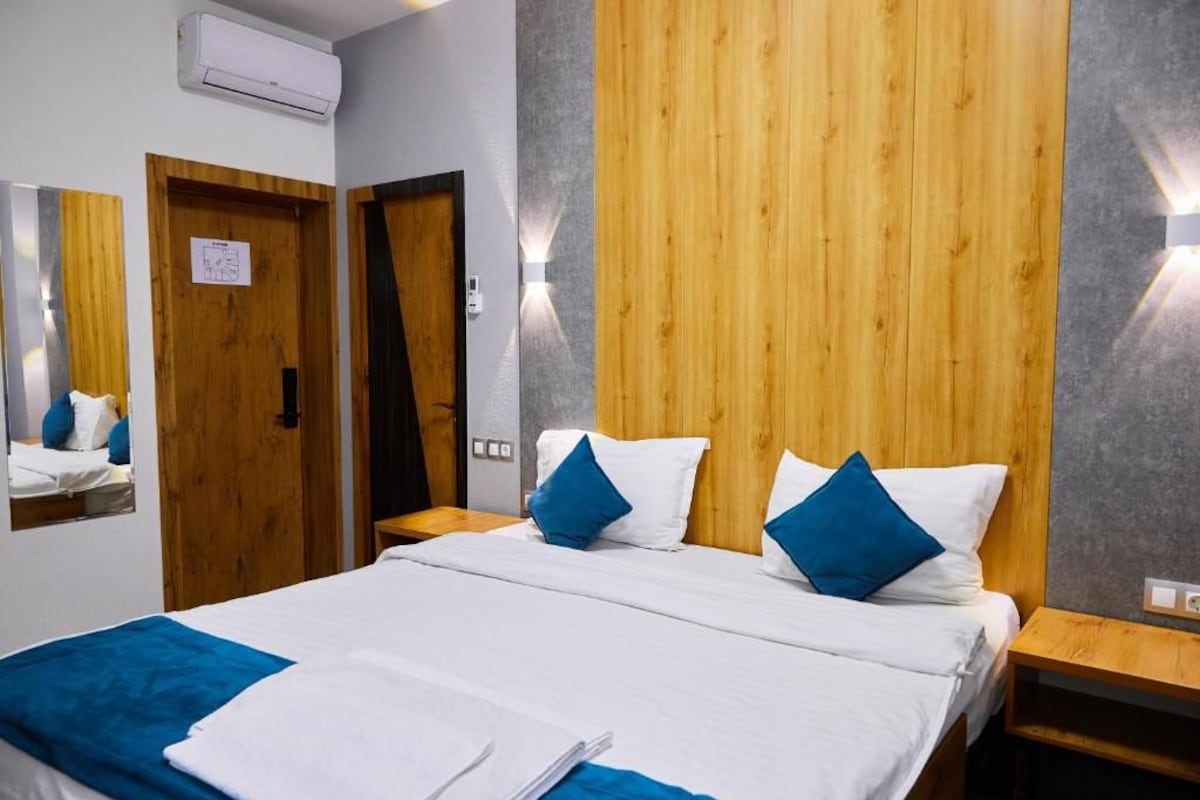 Deluxe Double Room, City View | Soundproofing, free cots/infant beds, free WiFi, bed sheets