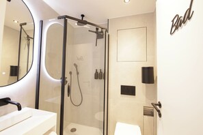 Unclassified image, 4 of 22, button - Vrbo Property (Remscheid)