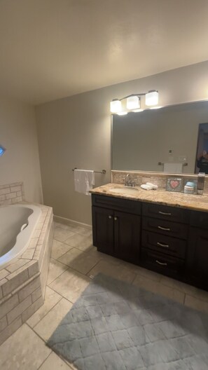 Bathroom - Enjoy stunning views of Ford Canyon Park and the Red Rock Mountains (Gallup)