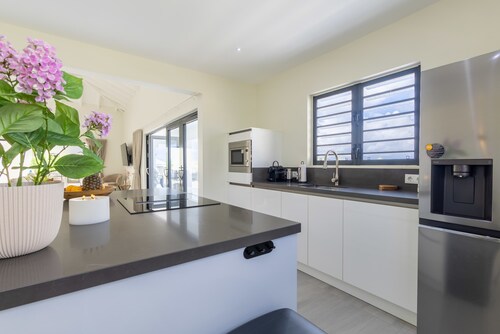 Altura Luxury 3BR Penthouse by Mambo Beach