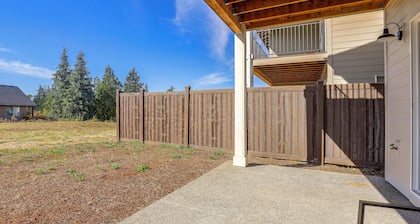 PNW Home Base! Gresham Studio w/ Patio