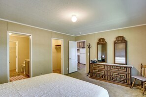 A bedroom with a large bed, a dresser, two mirrors, and a closet with a walk-in closet. - Quiet Extended Stay Near Rivanna River (Palmyra)