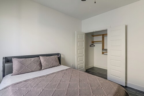 Stay Awhile! Convenient East Wichita Retreat