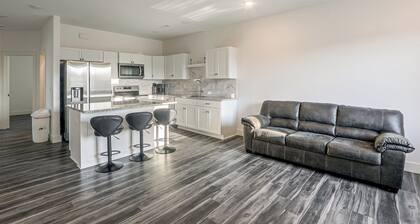 Stay Awhile! Convenient East Wichita Retreat
