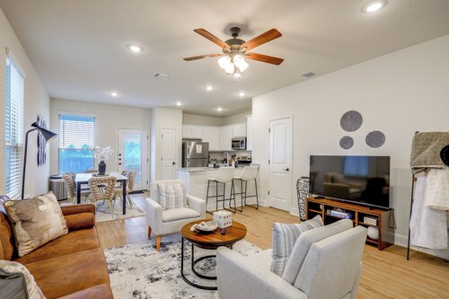 Gated 3BR Townhome Near Hospitals Private Patio