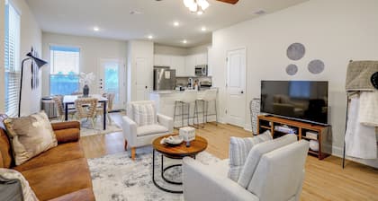 Gated 3BR Townhome Near Hospitals Private Patio