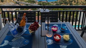 Outdoor dining - Vrbo Property (Taormina)