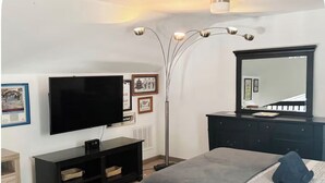 Room - The Dam Hideaway  Cozy Lake-Area Loft Near Pokagon State Park (Angola)