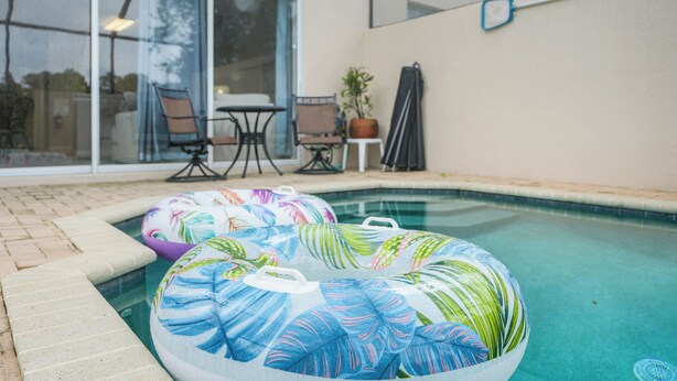 Unclassified image, 1 of 44, button - Disney , Golf, Beaches, a break, work  or all of the above. (Kissimmee)