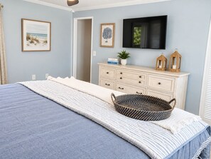 A bedroom with a bed, dresser, and wall-mounted TV. - 3/2.5 Canal Front Home, Private Pool, Dock on LBK (Longboat Key)