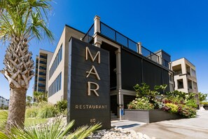 A modern building with a sign reading 'MAR RESTAURANT 812'. - Captains Quarters at Big Rock Landing| King Suite · Steps to DT MHC (Morehead City)
