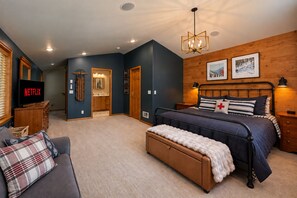 Room - New Listing-Hot Tub-Propane Grill and Fire Pit-Sleeps 4 (Leavenworth)