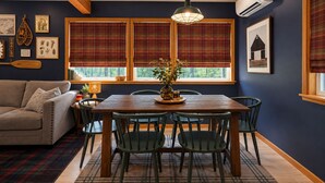 Dining - New Listing-Hot Tub-Propane Grill and Fire Pit-Sleeps 4 (Leavenworth)