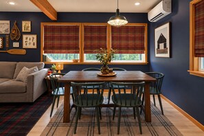 Dining - New Listing-Hot Tub-Propane Grill and Fire Pit-Sleeps 4 (Leavenworth)