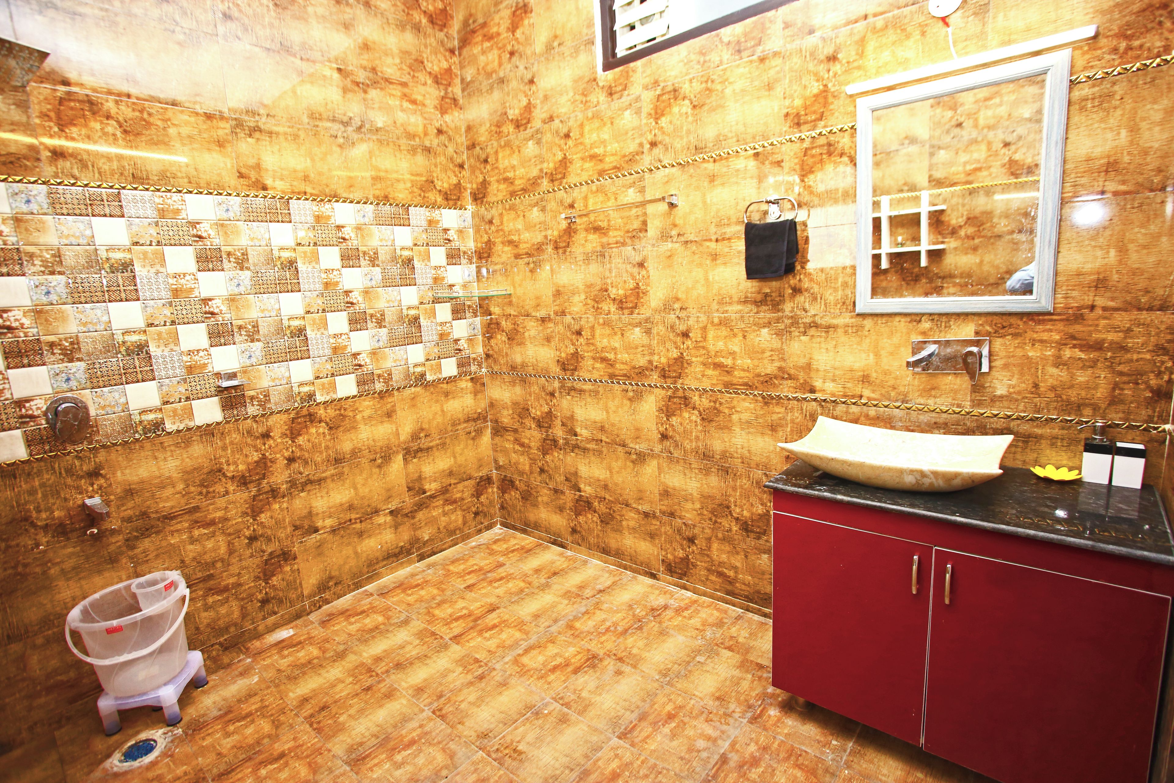 Premium Double Room, Balcony | Bathroom | Shower, hair dryer, towels, soap