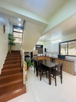 Dining - La Palacio; 3-bedroom bungalow with Swimming pool (Chilhar)