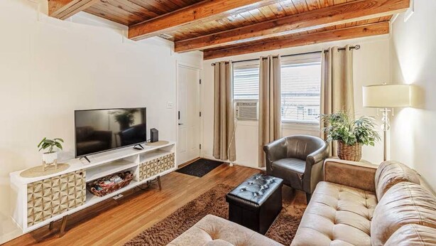 Living area - Located Historic Downtown Danville Charming 2-bedroom, 1-bathroom cozy cottage (Danville)