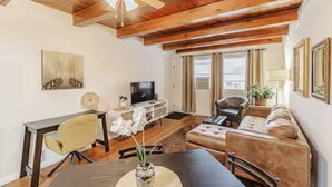 Living area - Located Historic Downtown Danville Charming 2-bedroom, 1-bathroom cozy cottage (Danville)