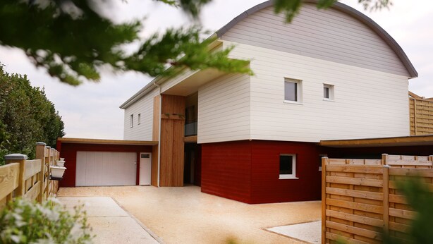 A modern house with a garage, a covered porch, and a wooden fence. - Vrbo Property (Saint-Hilaire-de-Riez)