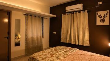 Iron/ironing board, internet, bed sheets