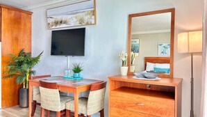 Dining - Direct OceanFront balcony with Amazing 180 degree Views & Heated Pool (Sunny Isles Beach)