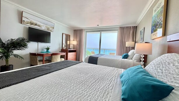 Room - Direct OceanFront balcony with Amazing 180 degree Views & Heated Pool (Sunny Isles Beach)