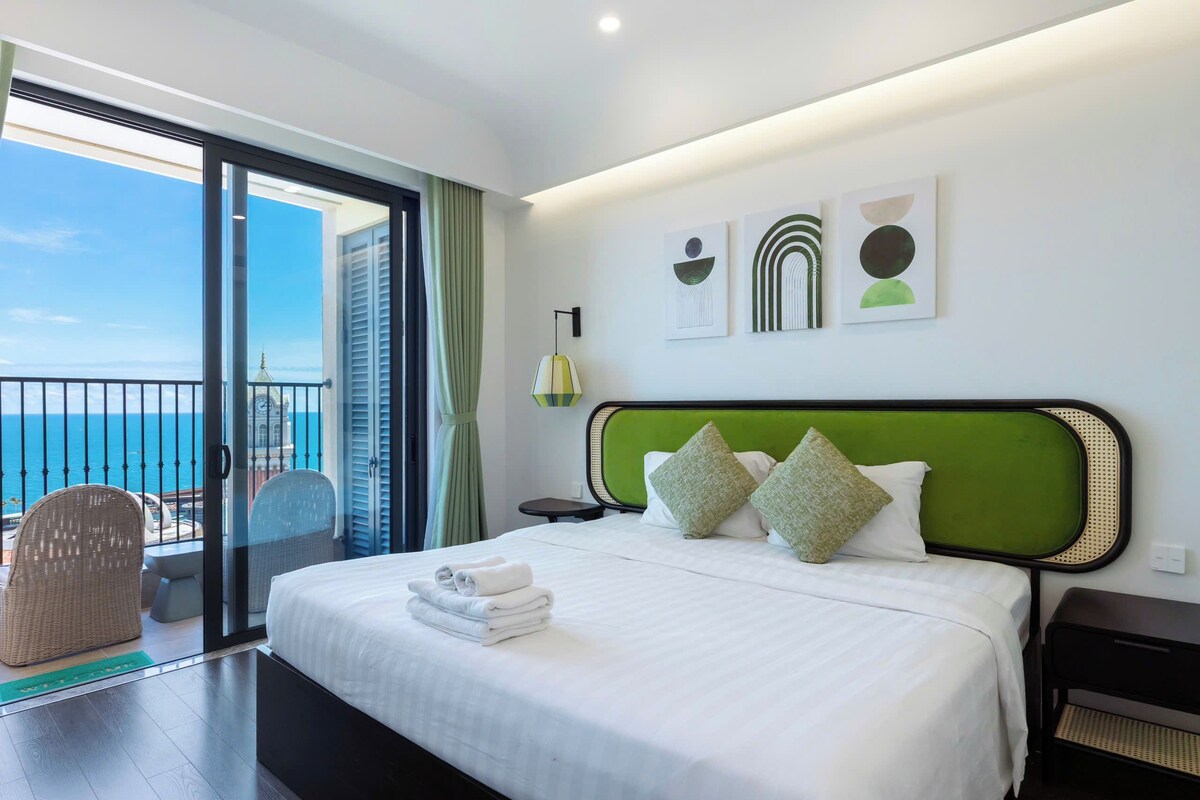 Apartment, Balcony, Beach View | Iron/ironing board, free WiFi