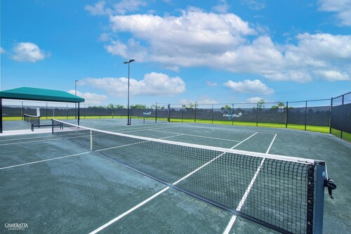 4-bedroom house in beautiful Estero. Pools, Gym. Tennis. Pickleball. Beaches.