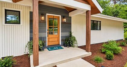 Lakeview House, Southern Pines Golf Getaway, spacious 3BR near Pinehurst.