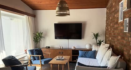 Holiday House Villa Zarok - 3 bedroom - Beachfront - Free Parking