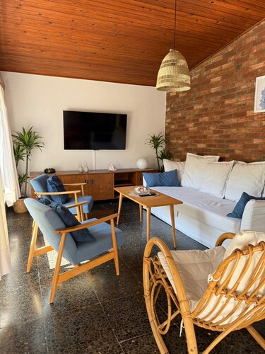 Holiday House Villa Zarok - 3 bedroom - Beachfront - Free Parking
