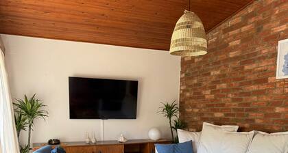 Holiday House Villa Zarok - 3 bedroom - Beachfront - Free Parking