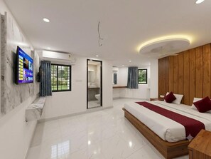 Deluxe Double Room, City View | Free WiFi - HOTEL AK GRAND (Mangaluru)