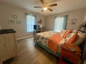 A bedroom with a bed, a desk, and a ceiling fan. - Rockport Runaway Retreat (Rockport)