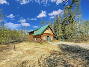 Exterior - Moose Meadow Cabin in secluded area close to town! (Wasilla)