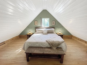 Room - Moose Meadow Cabin in secluded area close to town! (Wasilla)