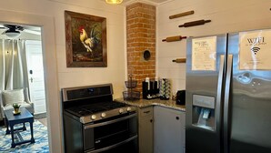 Private kitchen - Cozy 1920s Cottage 2BR with Luxurious Beds & Full Kitchen (Albany)