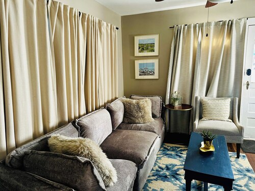 Cozy 1920s Cottage 2BR with Luxurious Beds & Full Kitchen