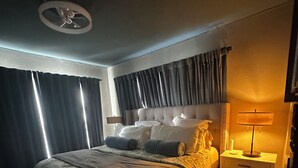 Room - Cozy 1920s Cottage 2BR with Luxurious Beds & Full Kitchen (Albany)