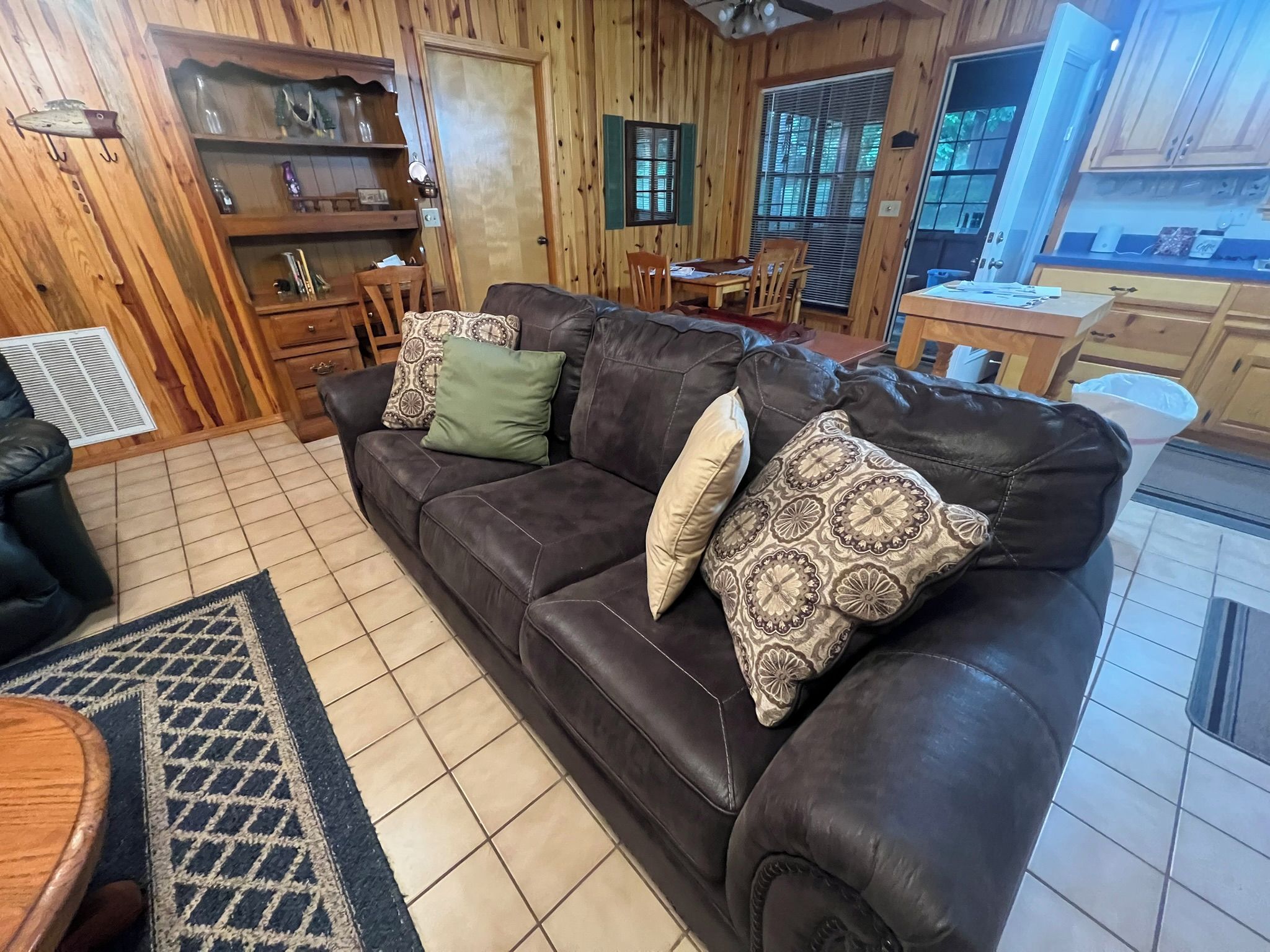 Smart TV, fireplace, DVD player