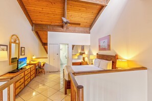 Room - Kamaole Sands Top Floor 2BR Loft, Ocean View, Mountain View, Beach & Resort Pool (Kihei)