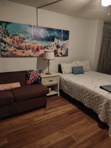 NEWLY updated • Hawaiian Inn • Beach access