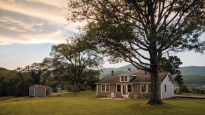 Unclassified image, 3 of 78, button - Old Rag Overlook With Hot Tub, Patios, Game Room (Etlan)