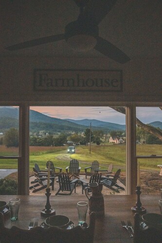 NEW Sleeps 18, Old Rag Views, Hot Tub, Game Room